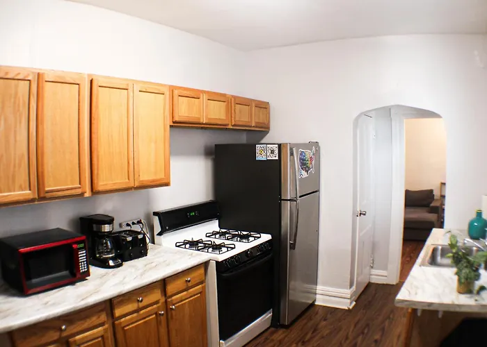 3 Bedroom - Off Street Parking - Amazing View Nearby
