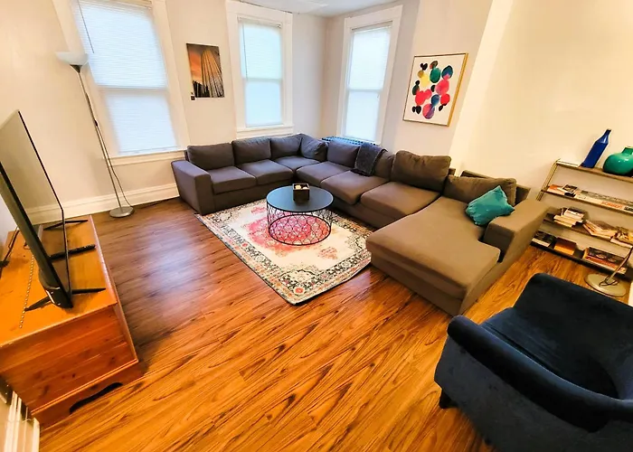 3 Bedroom - Off Street Parking - Amazing View Nearby