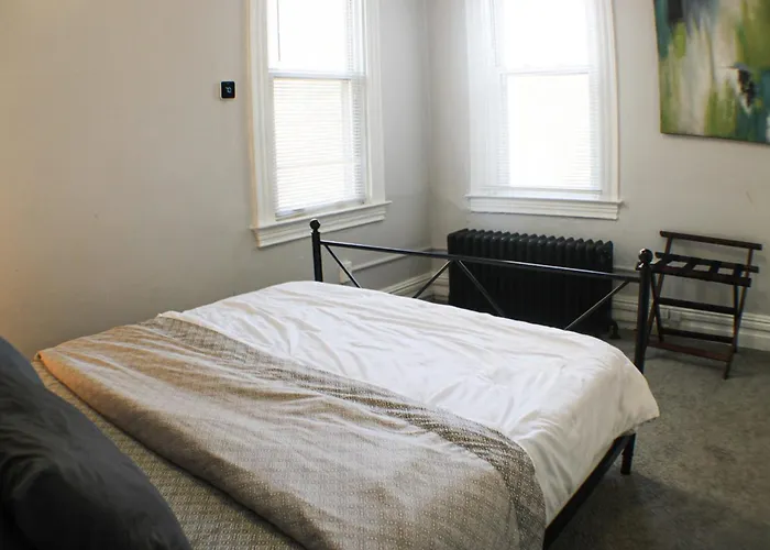 3 Bedroom - Off Street Parking - Amazing View Nearby