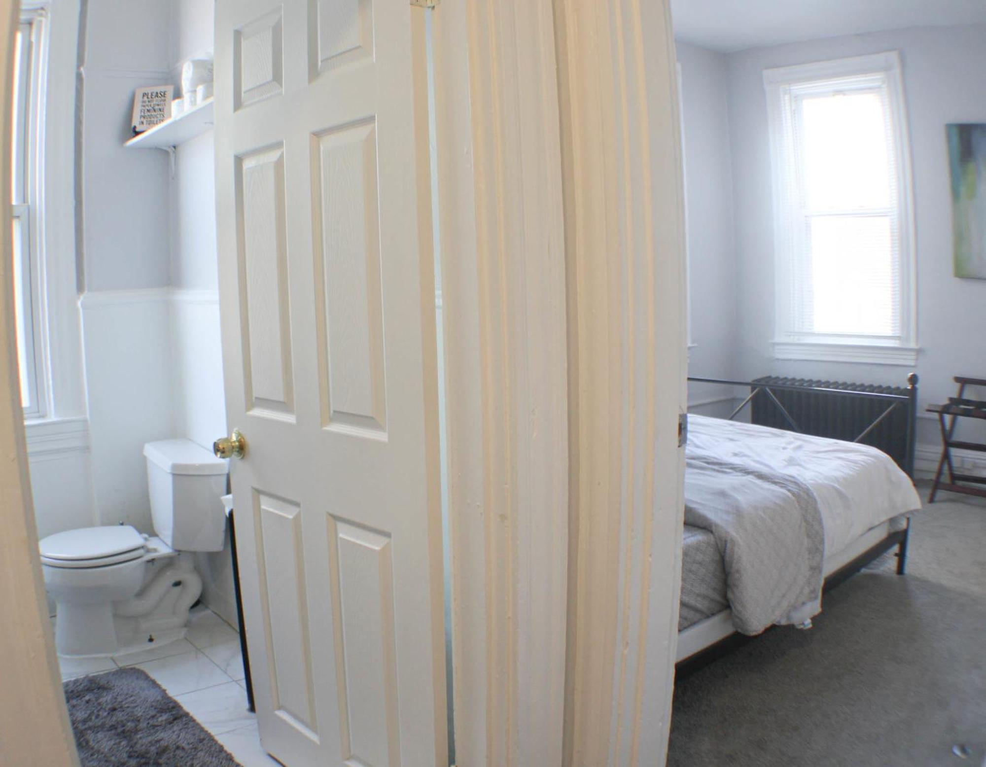 3 Bedroom - Off Street Parking - Amazing View Nearby Apartment