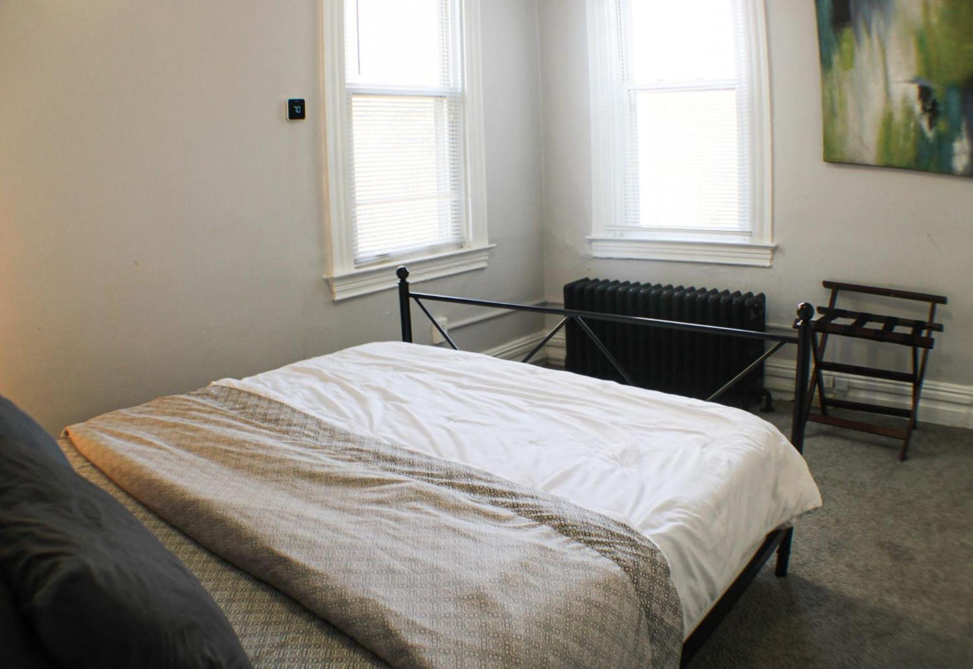 Apartment 3 Bedroom - Off Street Parking - Amazing View Nearby *
